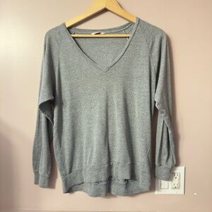 Aritzia TNA Longsleeve V-neck Shirt Gray Women Size M